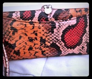 Scaled colorful autumn toned clutch wrislet
